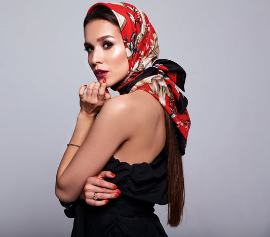 Scarf Styling : 7 façons de porter un foulard avec style